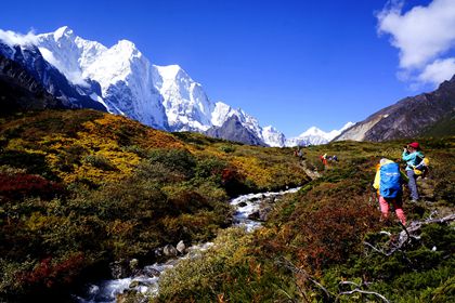 Gama Valley to Everest Eastern Slope 16 Days Trekking Tour