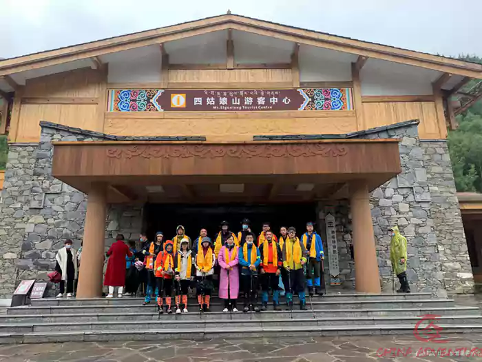 Group photo at Siguniang Town
